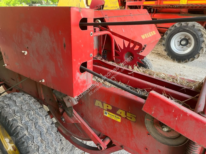 Welger  AP45 haymaking