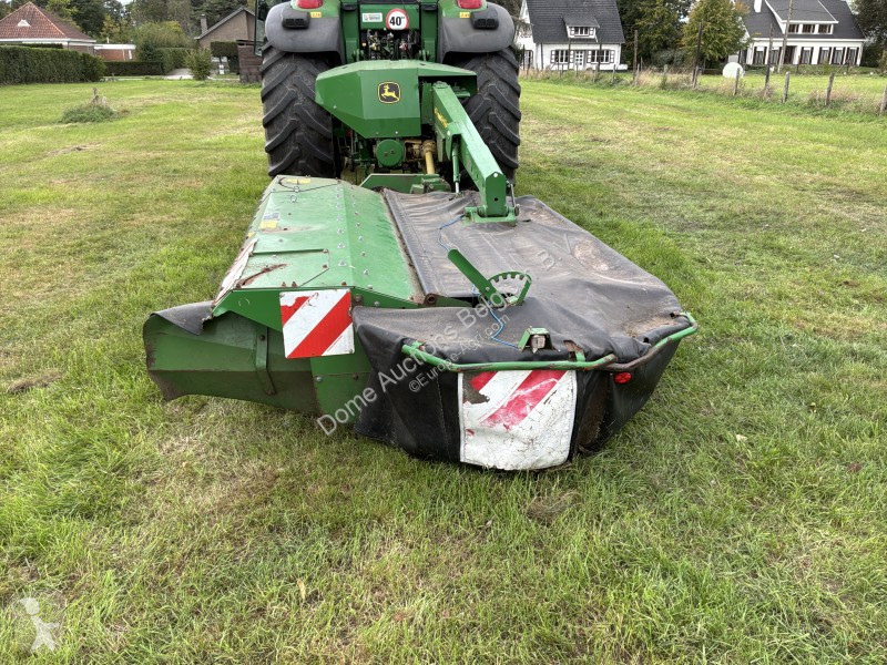 Fenaison John Deere 331