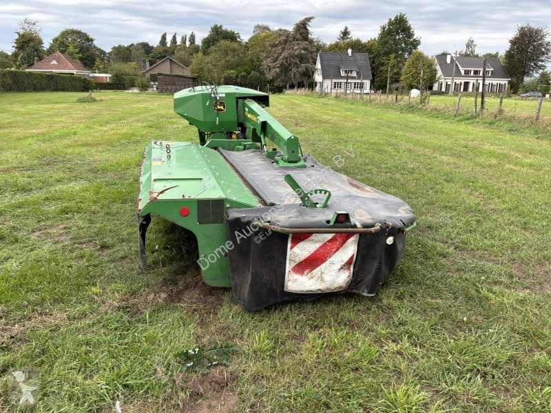 Fenaison John Deere 331