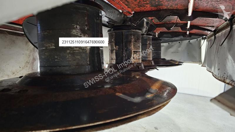 Kosenie lúk a sušenie sena Kuhn PZ 321F