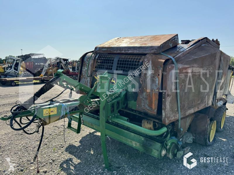 Fenaison John Deere  744