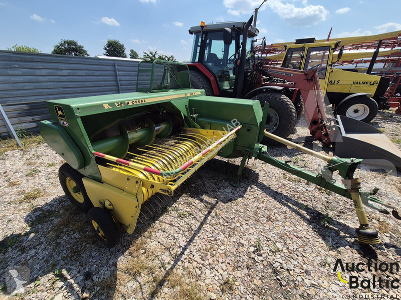 Hooien John Deere E336A