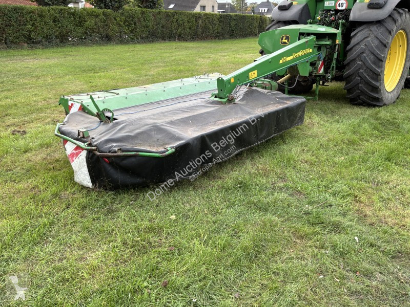 Fenaison John Deere 331
