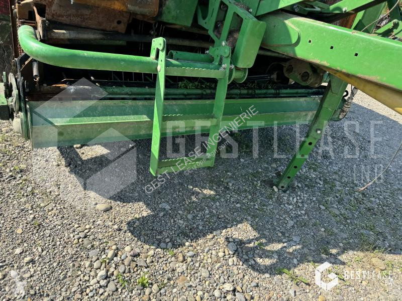 Fenaison John Deere  744