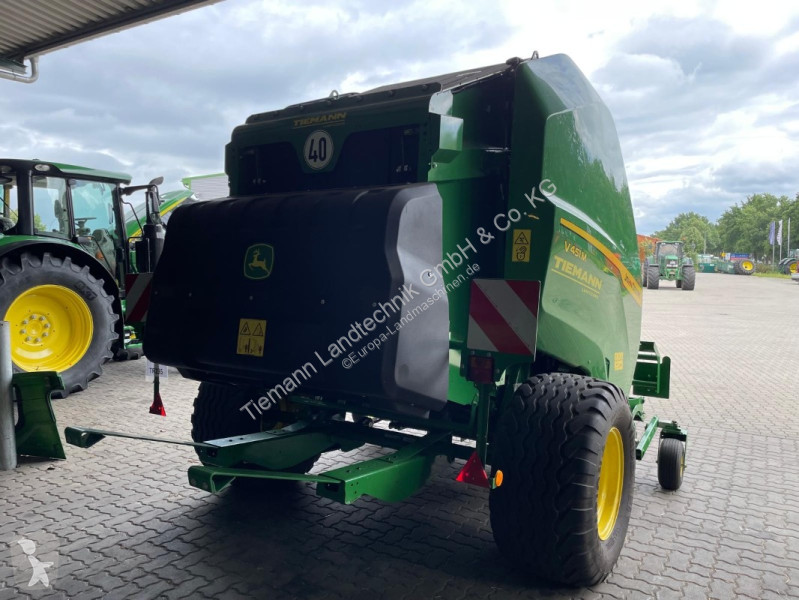 Henificación John Deere V451M