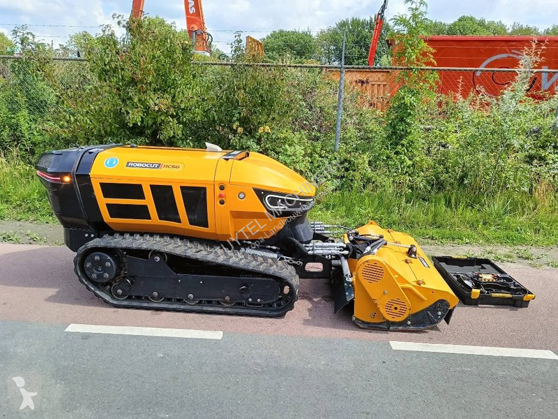 Hooien  Robocut RC56 robot remote maaier mower...