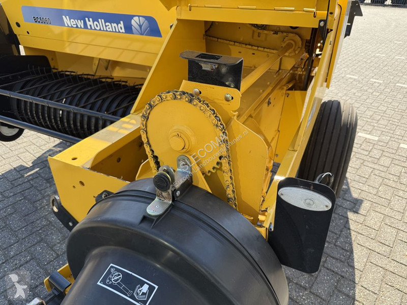 Henificación New Holland BC5060 Mini Balenpers