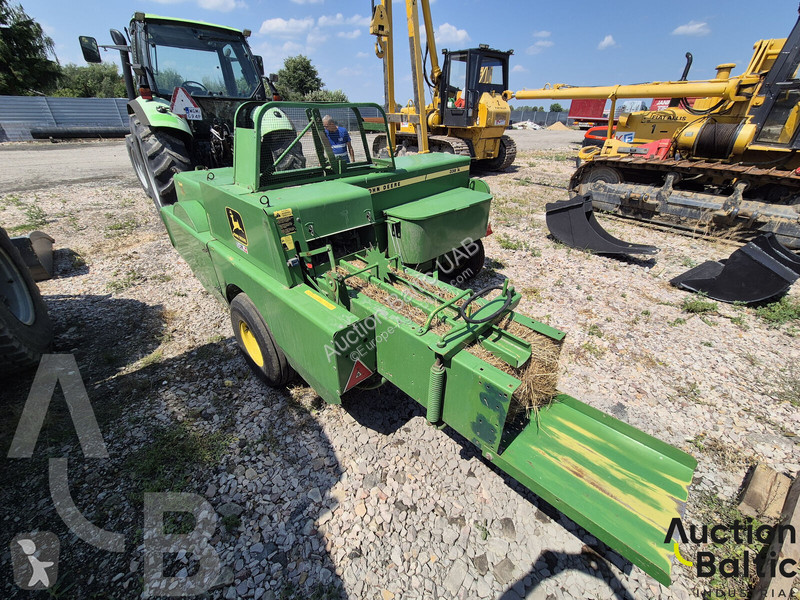 Hooien John Deere E336A