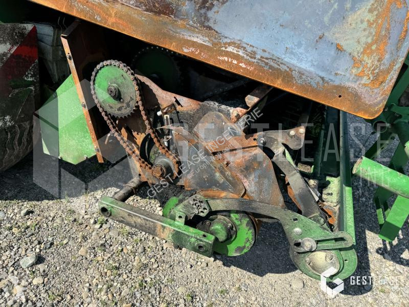 Fenaison John Deere  744