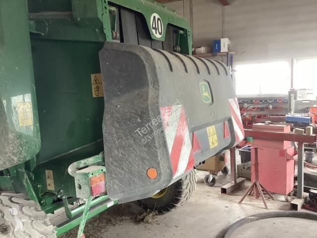 Henificación John Deere V451M