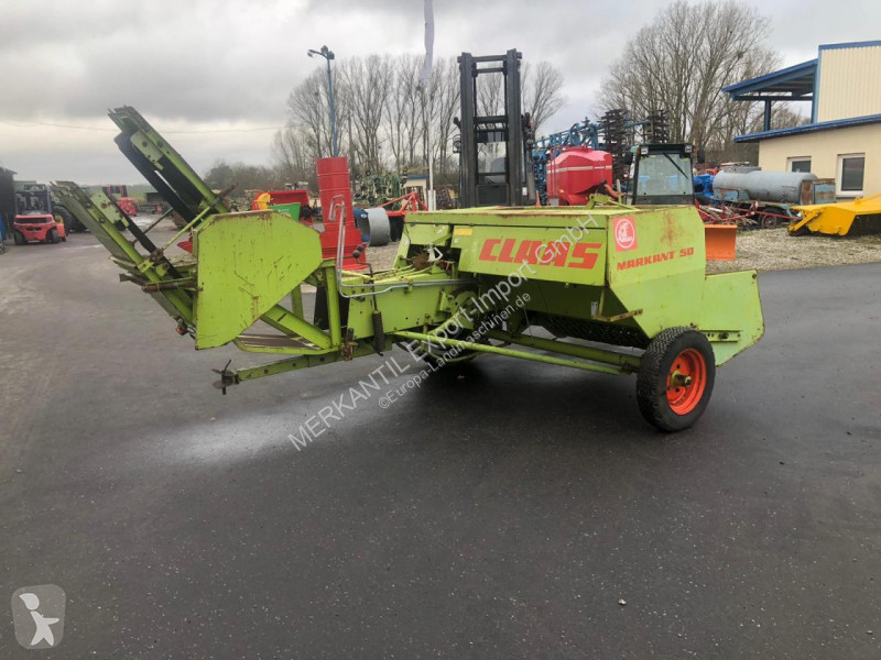Claas  Markant 50 haymaking