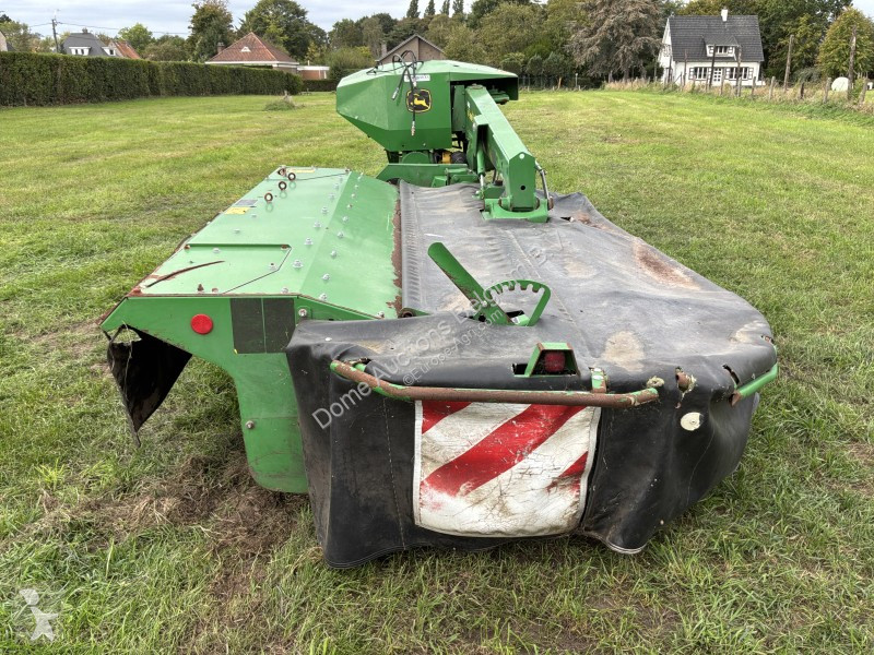 Fenaison John Deere 331
