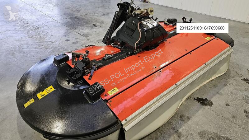 Kosenie lúk a sušenie sena Kuhn PZ 321F