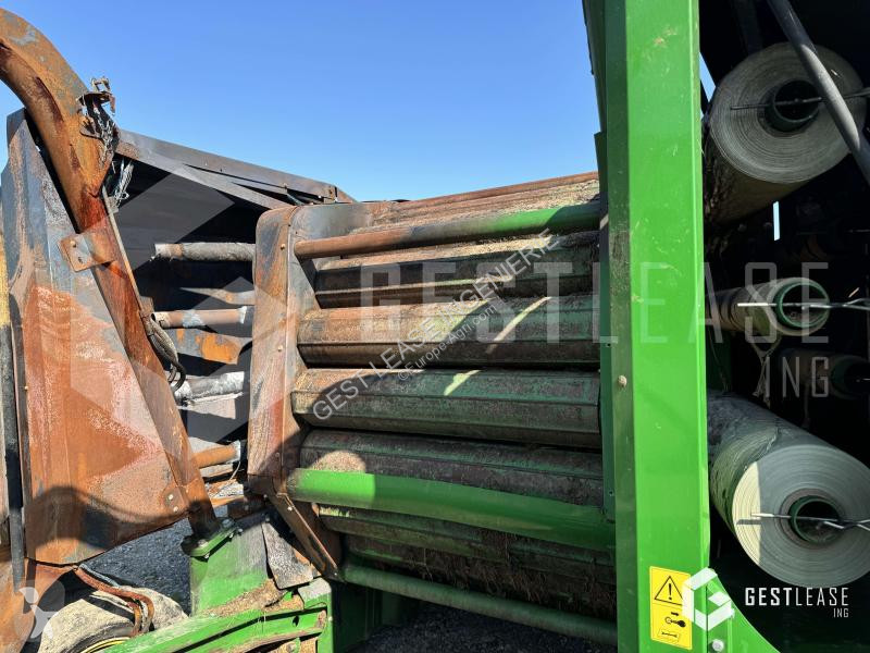 Fenaison John Deere  744