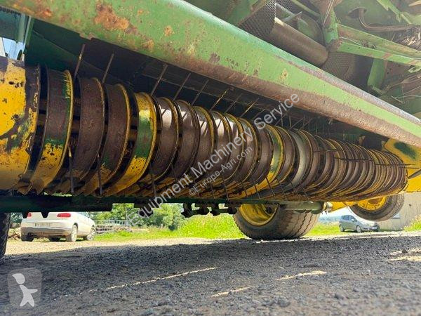 John Deere  580 haymaking