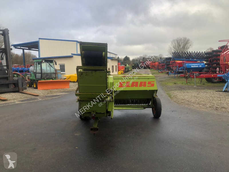Claas  Markant 50 haymaking