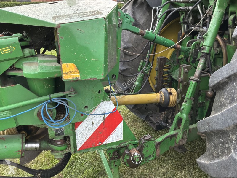 Fenaison John Deere 331