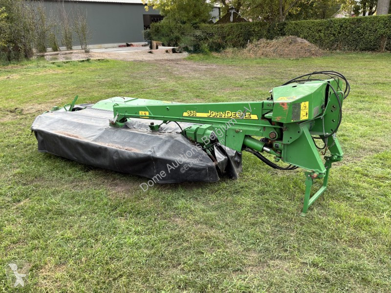 Fenaison John Deere 331
