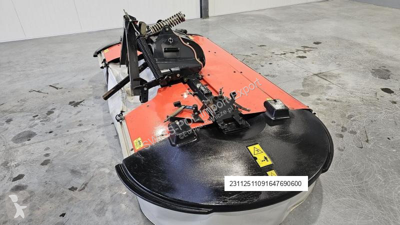 Kosenie lúk a sušenie sena Kuhn PZ 321F