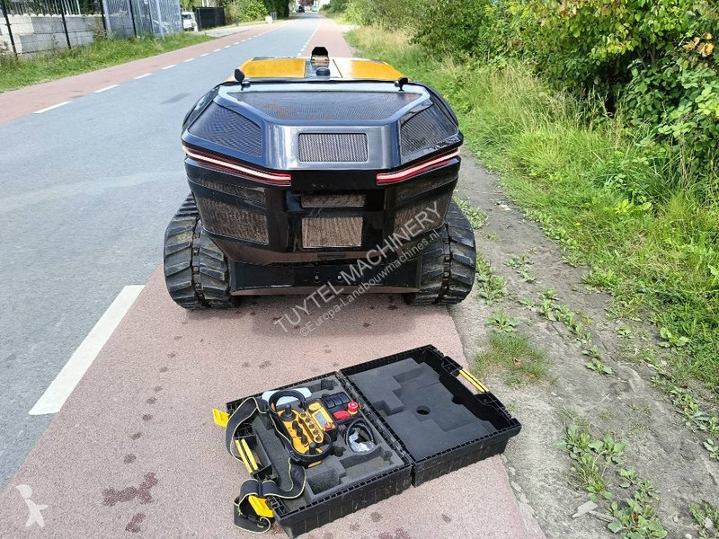 Hooien  Robocut RC56 robot remote maaier mower...