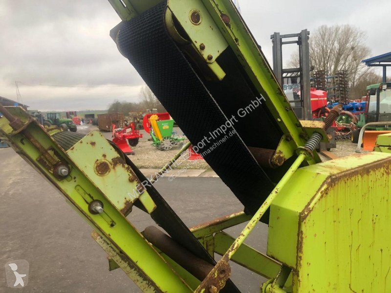 Claas  Markant 50 haymaking