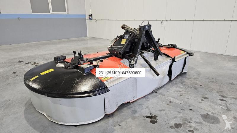 Kosenie lúk a sušenie sena Kuhn PZ 321F