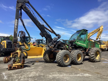 John Deere Forest harvester