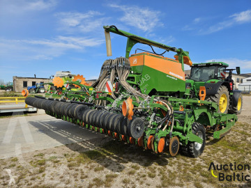Moissonneuse-batteuse Amazone