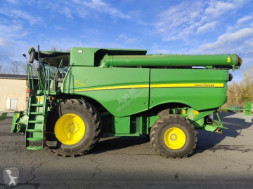 Moissonneuse-batteuse John Deere