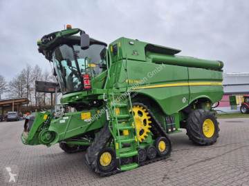 Moissonneuse-batteuse à rotor John Deere