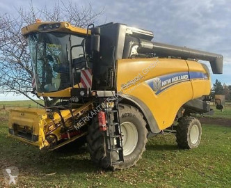 New Holland 3-straw walkers Combine harvester