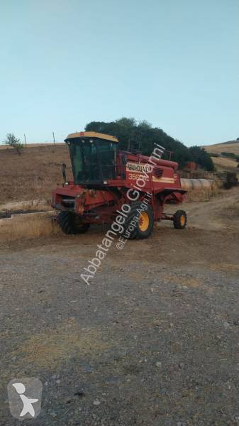 Ceifeira-debulhadora de 4 sacudidores New Holland