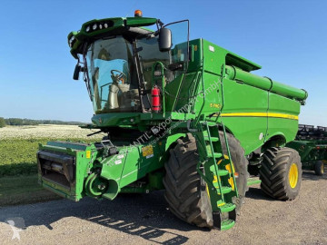 Moissonneuse-batteuse John Deere