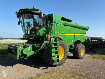 Moissonneuse-batteuse John Deere