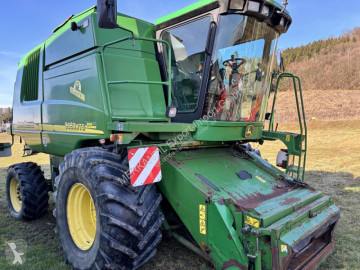 Moissonneuse-batteuse à 3 secoueurs John Deere