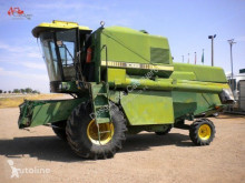Moissonneuse-batteuse John Deere 1085