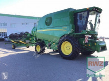Moissonneuse-batteuse John Deere W440