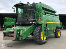 Moissonneuse-batteuse John Deere 2266