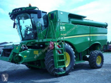 Moissonneuse-batteuse John Deere