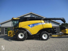 New Holland mietitrebbiatrice usato