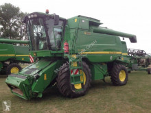 Moissonneuse-batteuse John Deere T670