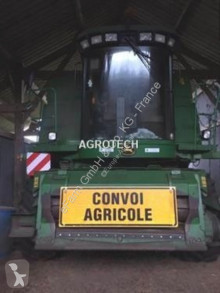 Moissonneuse-batteuse occasion John Deere