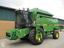 Moissonneuse-batteuse John Deere 2064