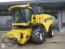 New Holland Combine harvester CR 980