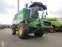 Moissonneuse-batteuse John Deere W 550