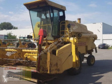 New Holland Mähdrescher 8030