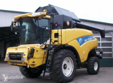 New Holland Combine harvester CR 980