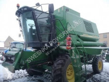 حصاد آلة حصاد ودرس مع 6 هزّازات John Deere 1450 CWS