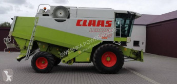 حصاد آلة حصاد ودرس مع 6 هزّازات Claas Lexion 405 Medion