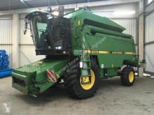 Moissonneuse-batteuse John Deere 2064
